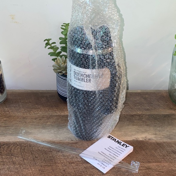 NWB!! Stanley Black Quencher H2.0 Tumbler 40oz - Picture 7 of 14